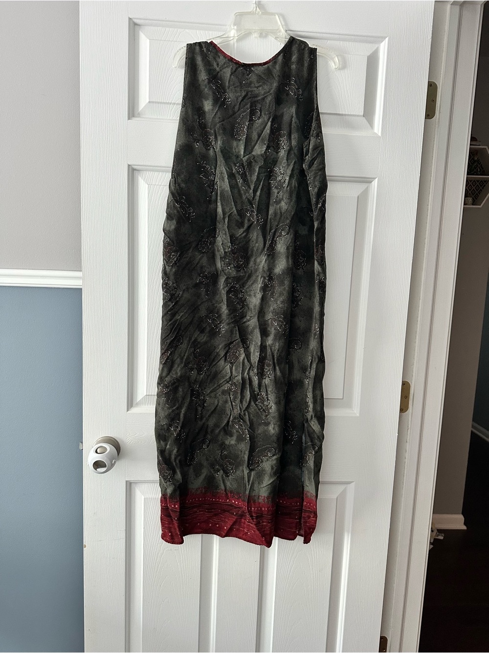 Caribou woman’s sleeveless Black & Red Accent Maxi Dress - Picture 5 of 7